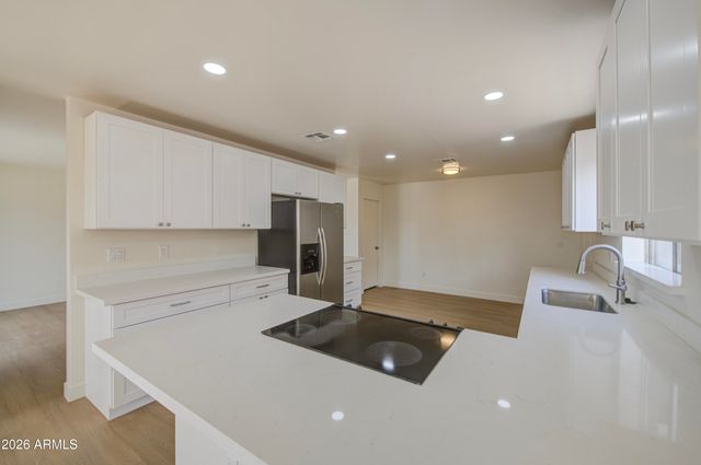 613 W PERALTA Avenue, Mesa, AZ 85210