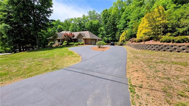 7035 Skylark Road, Pfafftown, NC 27040