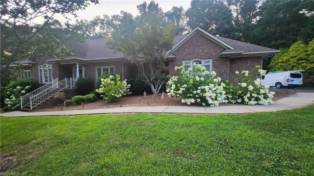 7035 Skylark Road, Pfafftown, NC 27040