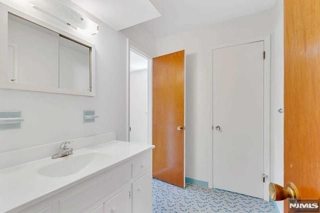 516 Knickerbocker Road, Cresskill, NJ 07626