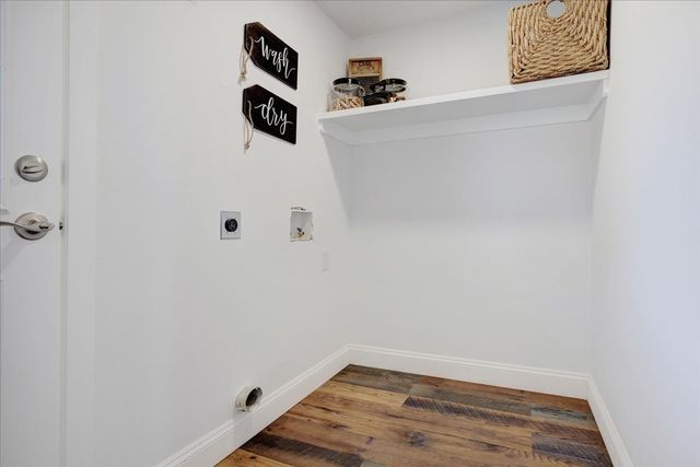 402 W Sam Rayburn Road, Ector, TX 75439