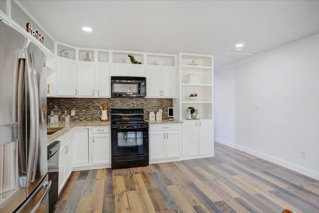 402 W Sam Rayburn Road, Ector, TX 75439