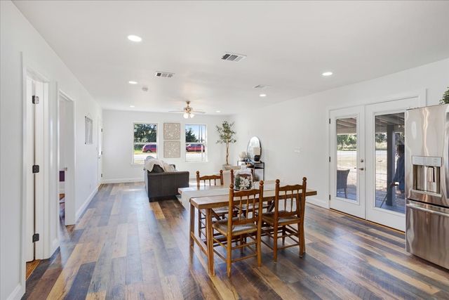 402 W Sam Rayburn Road, Ector, TX 75439