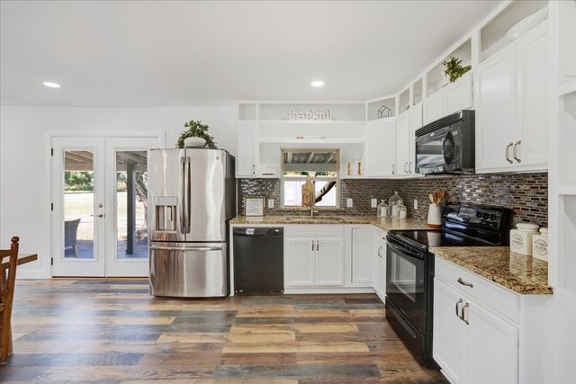 402 W Sam Rayburn Road, Ector, TX 75439