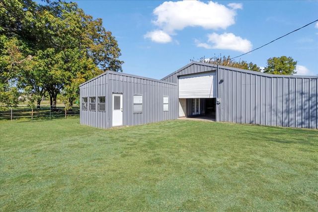 402 W Sam Rayburn Road, Ector, TX 75439