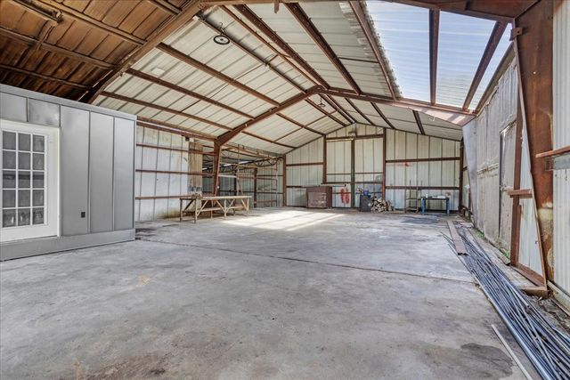 402 W Sam Rayburn Road, Ector, TX 75439