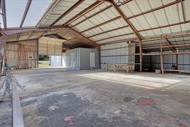 402 W Sam Rayburn Road, Ector, TX 75439