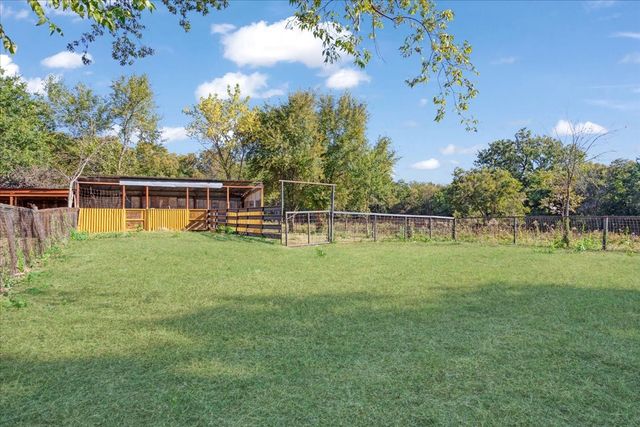 402 W Sam Rayburn Road, Ector, TX 75439