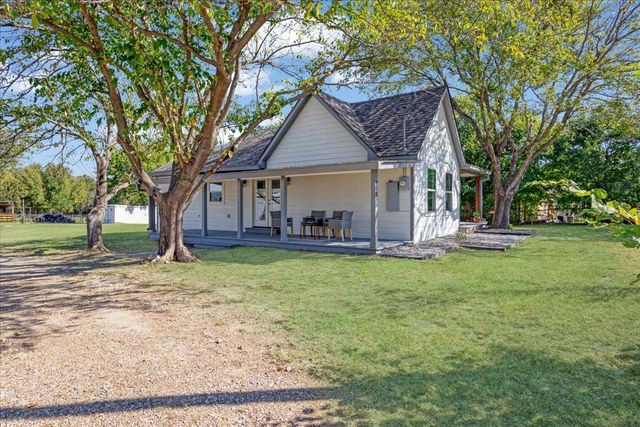 402 W Sam Rayburn Road, Ector, TX 75439