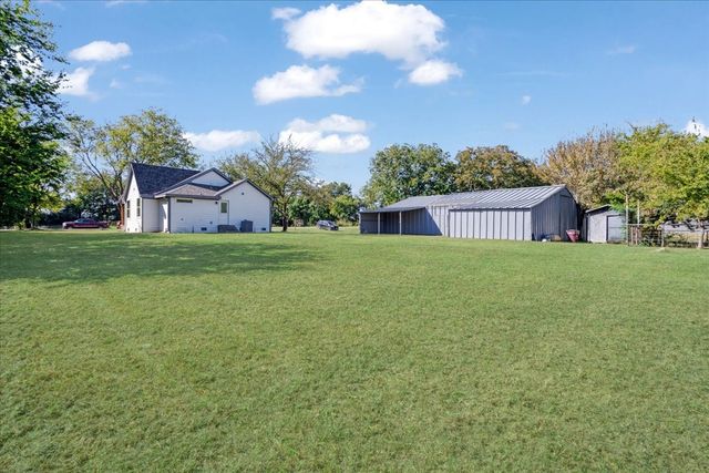 402 W Sam Rayburn Road, Ector, TX 75439