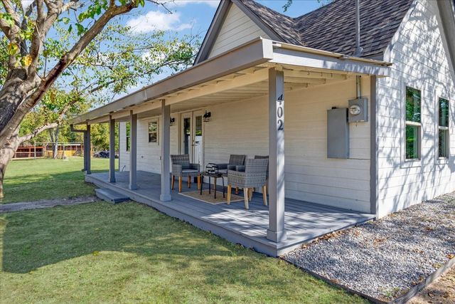 402 W Sam Rayburn Road, Ector, TX 75439