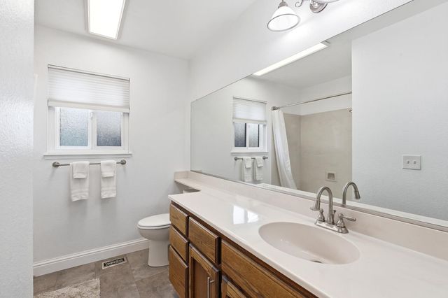 605 Sandpiper Cir, Lodi, CA 95240