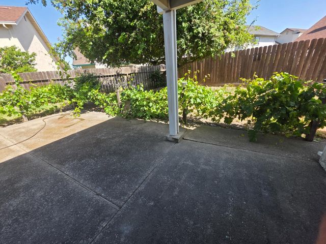 605 Sandpiper Cir, Lodi, CA 95240