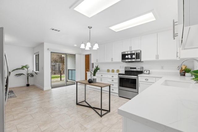 605 Sandpiper Cir, Lodi, CA 95240