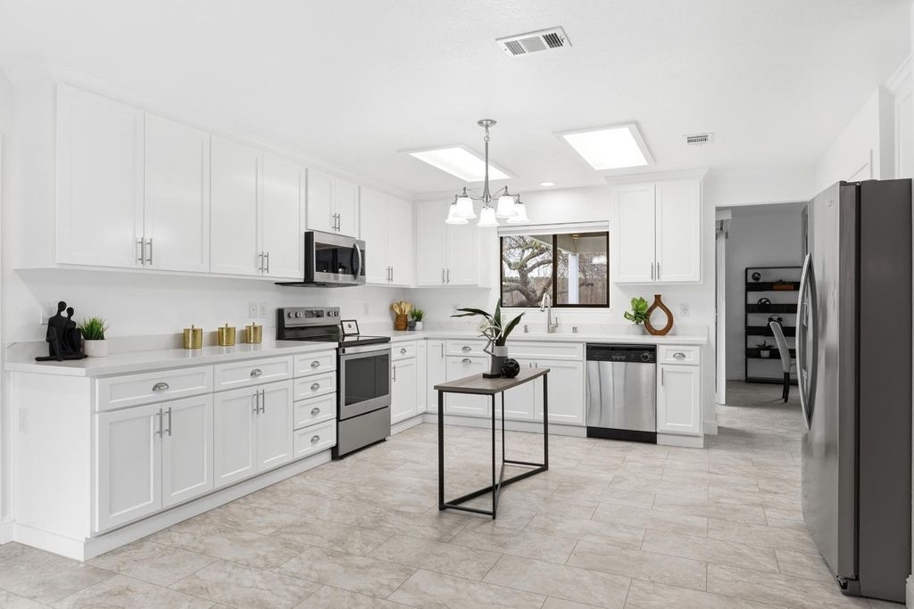 605 Sandpiper Cir, Lodi, CA 95240