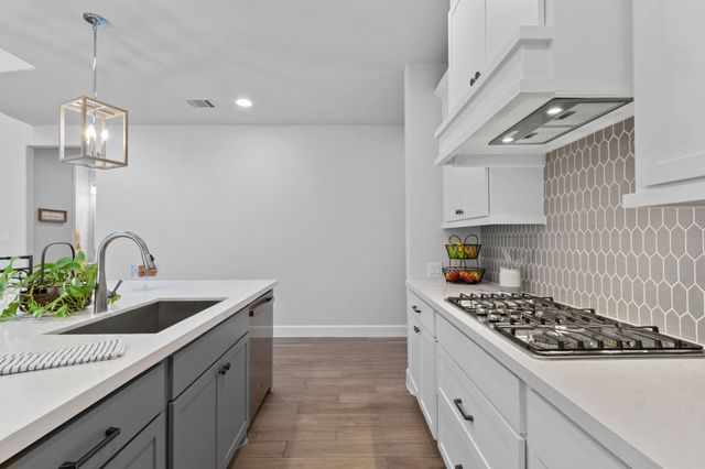 282 Sky Top Drive, Montgomery, TX 77316