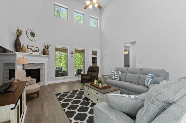 282 Sky Top Drive, Montgomery, TX 77316