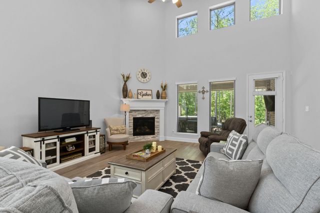 282 Sky Top Drive, Montgomery, TX 77316