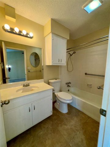 223 Stowaway CV B, Lakeway, TX 78734