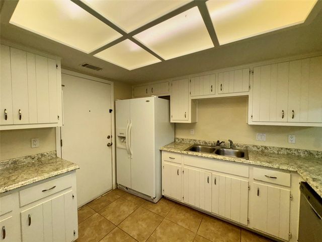 223 Stowaway CV B, Lakeway, TX 78734