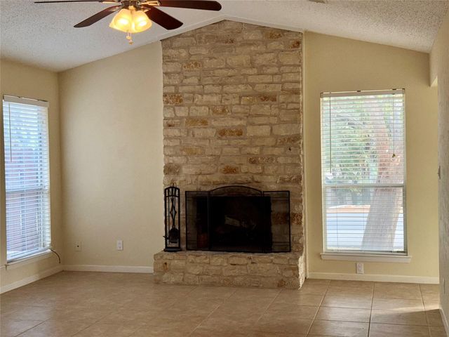 223 Stowaway CV B, Lakeway, TX 78734