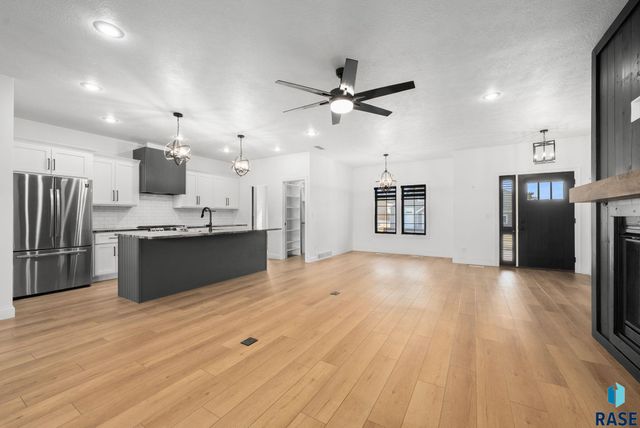 409 N Piper Dr Drive, Sioux Falls, SD 57110