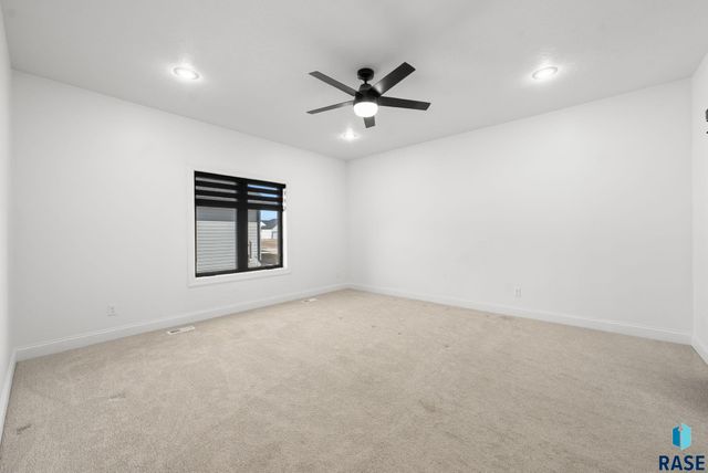 409 N Piper Dr Drive, Sioux Falls, SD 57110