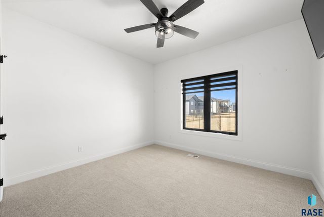 409 N Piper Dr Drive, Sioux Falls, SD 57110