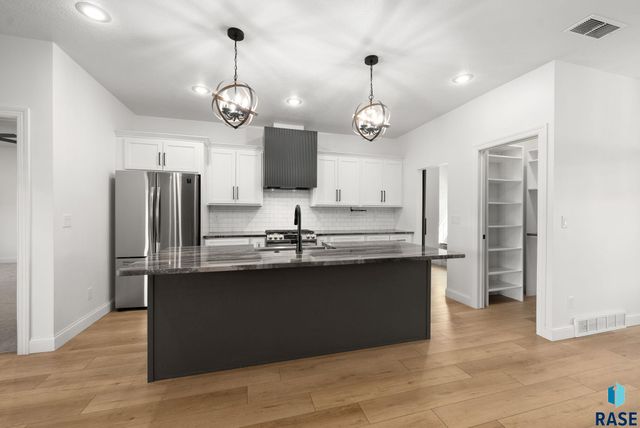 409 N Piper Dr Drive, Sioux Falls, SD 57110