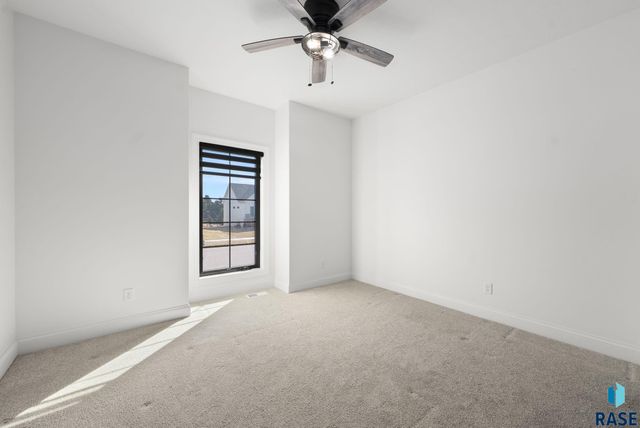 409 N Piper Dr Drive, Sioux Falls, SD 57110