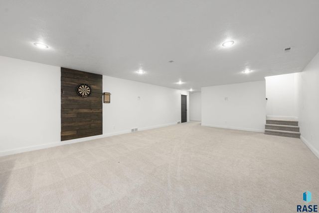 409 N Piper Dr Drive, Sioux Falls, SD 57110