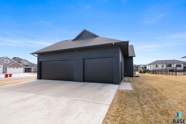 409 N Piper Dr Drive, Sioux Falls, SD 57110