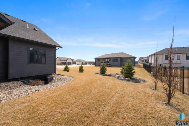 409 N Piper Dr Drive, Sioux Falls, SD 57110