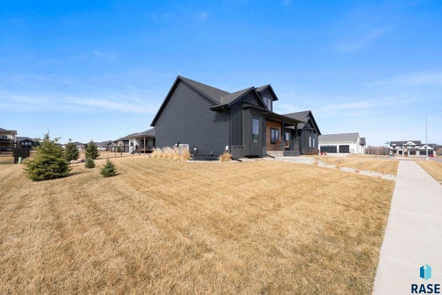 409 N Piper Dr Drive, Sioux Falls, SD 57110