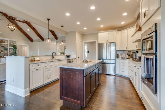 121 Sunset Ridge Boulevard, Johnson City, TN 37615