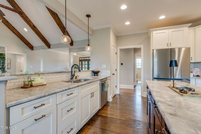 121 Sunset Ridge Boulevard, Johnson City, TN 37615