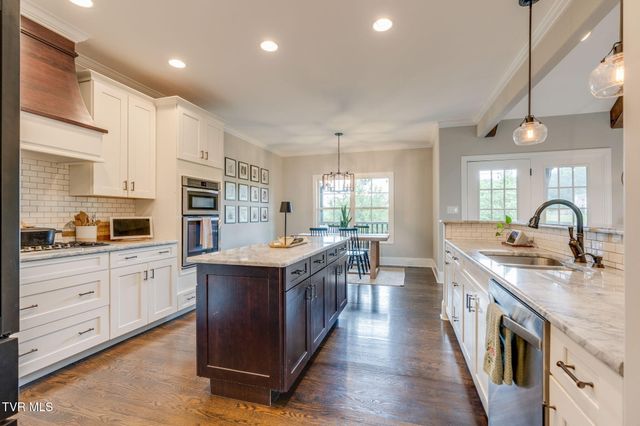 121 Sunset Ridge Boulevard, Johnson City, TN 37615