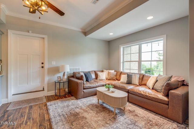 121 Sunset Ridge Boulevard, Johnson City, TN 37615