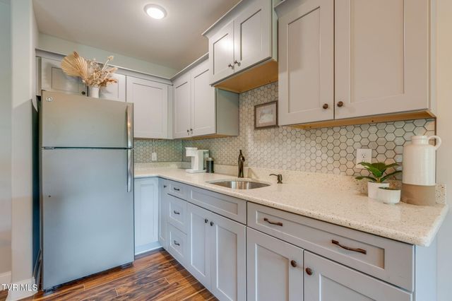 121 Sunset Ridge Boulevard, Johnson City, TN 37615