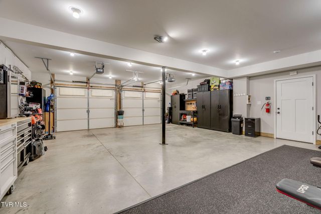 121 Sunset Ridge Boulevard, Johnson City, TN 37615