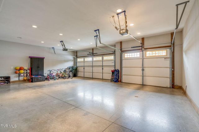121 Sunset Ridge Boulevard, Johnson City, TN 37615
