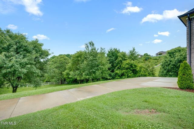 121 Sunset Ridge Boulevard, Johnson City, TN 37615