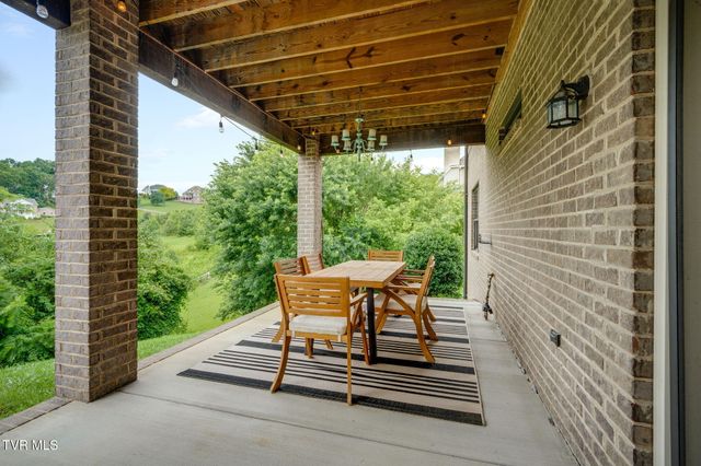 121 Sunset Ridge Boulevard, Johnson City, TN 37615