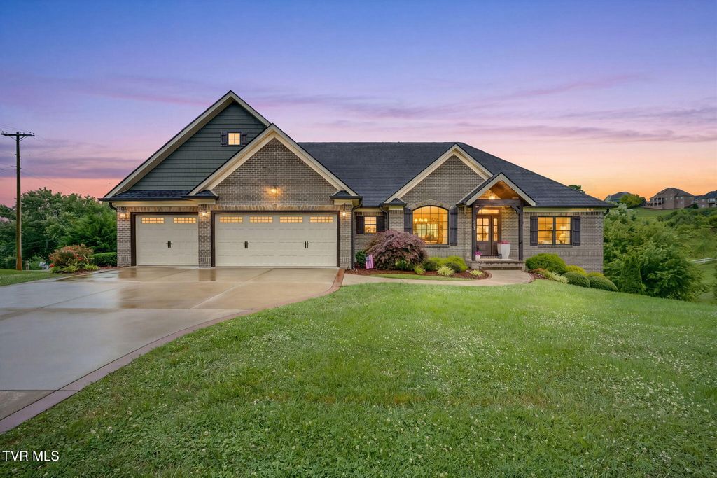 121 Sunset Ridge Boulevard, Johnson City, TN 37615