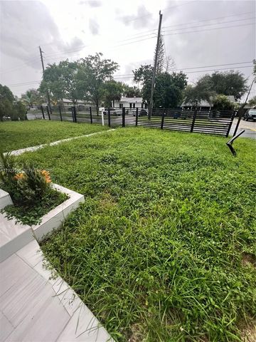 713 SW 7th Ave, Hallandale Beach, FL 33009