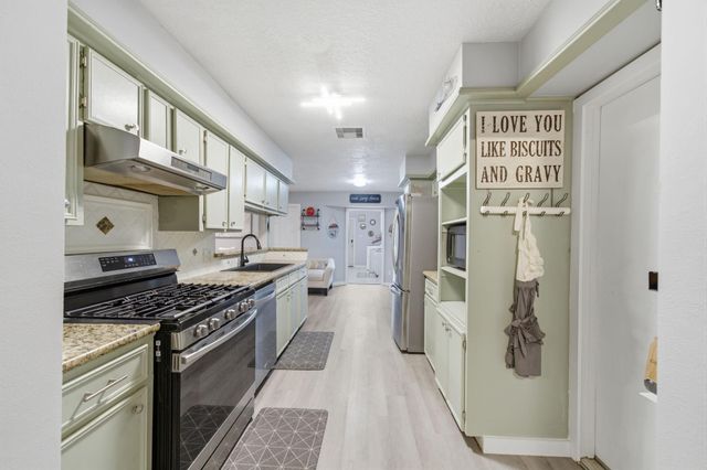 1814 Crooked Creek Lane, Pearland, TX 77581