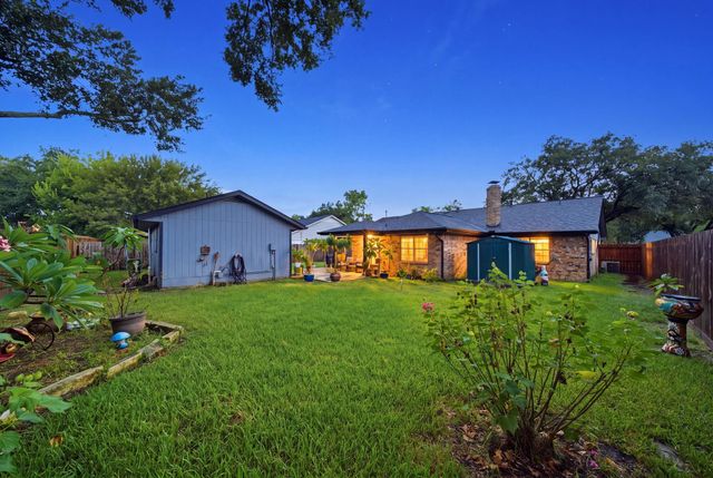 1814 Crooked Creek Lane, Pearland, TX 77581
