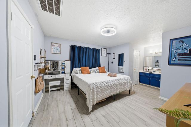 1814 Crooked Creek Lane, Pearland, TX 77581