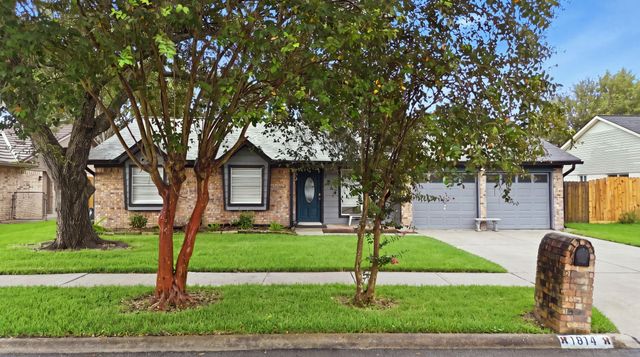 1814 Crooked Creek Lane, Pearland, TX 77581