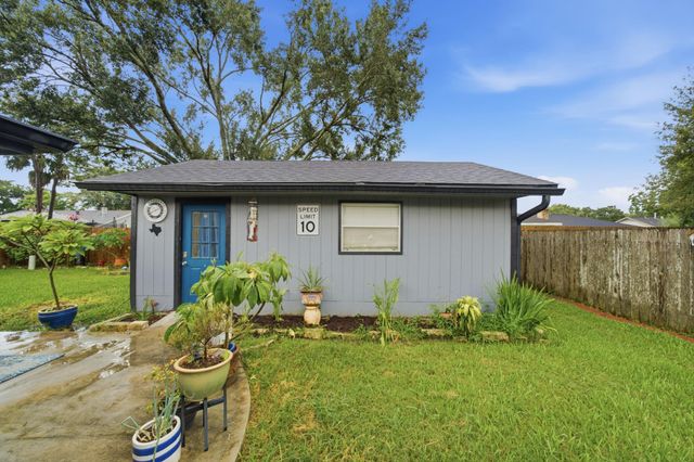 1814 Crooked Creek Lane, Pearland, TX 77581